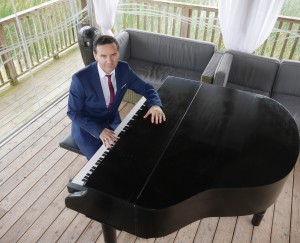 Sean De Buirca Piano singer for weddings, at The Wineport lodge, Glasson